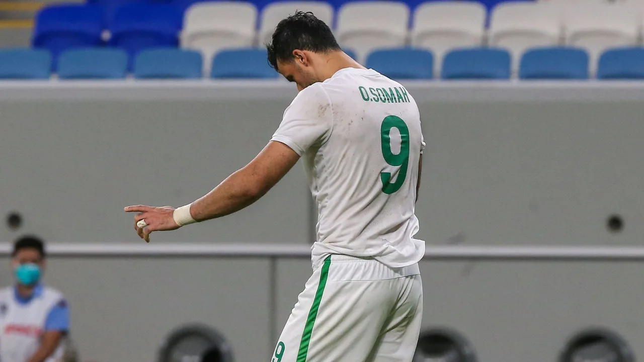 عمر السومة يرفض هز شباك الأهلي في مشهد تاريخي يجسد معاني الوفاء